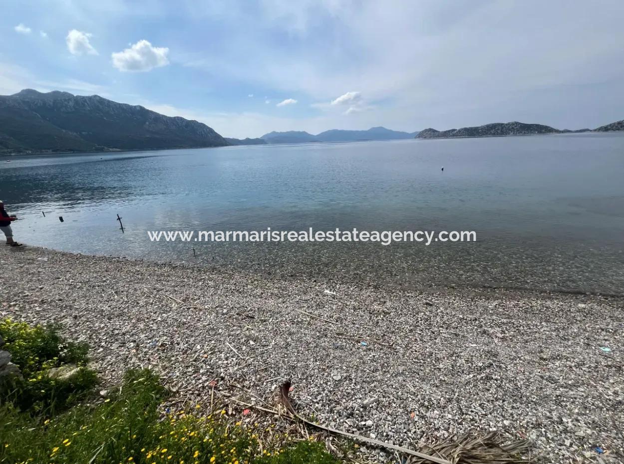 Einfamilienhaus Zum Verkauf Auf Einem 2000M2 Großen Grundstück Am Meer Im Viertel Marmaris Söğüt. Geeignet Zum Festbinden Eines Bootes Davor.