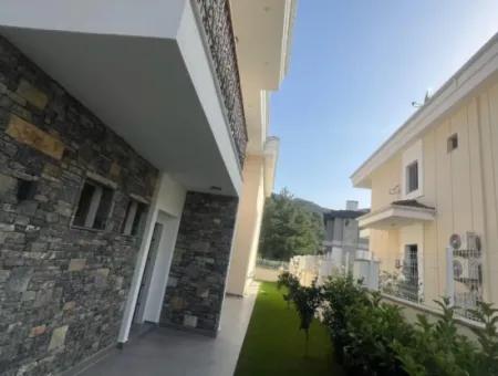 Ultra-Luxusvilla Zum Verkauf Im Viertel Icmeler Im Stadtteil Marmaris, 4 Zimmer, 4 Bäder, 240M2 Mit Swimmingpool, Auf Einem Komplett Freistehenden 450M2 Großen Grundstück Mit Waldblick